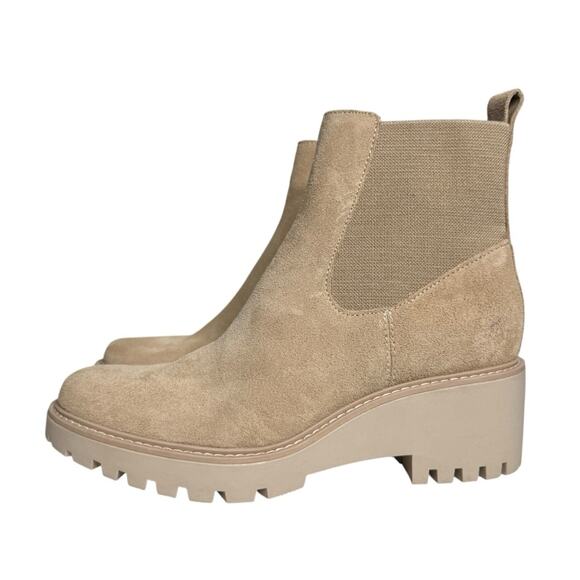 Dolce Vita Hutton Lug Sole Suede Ankle Boots Booties in Dune